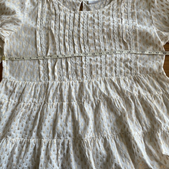 White teardrop 3/4 length blouse. - Picture 4 of 5